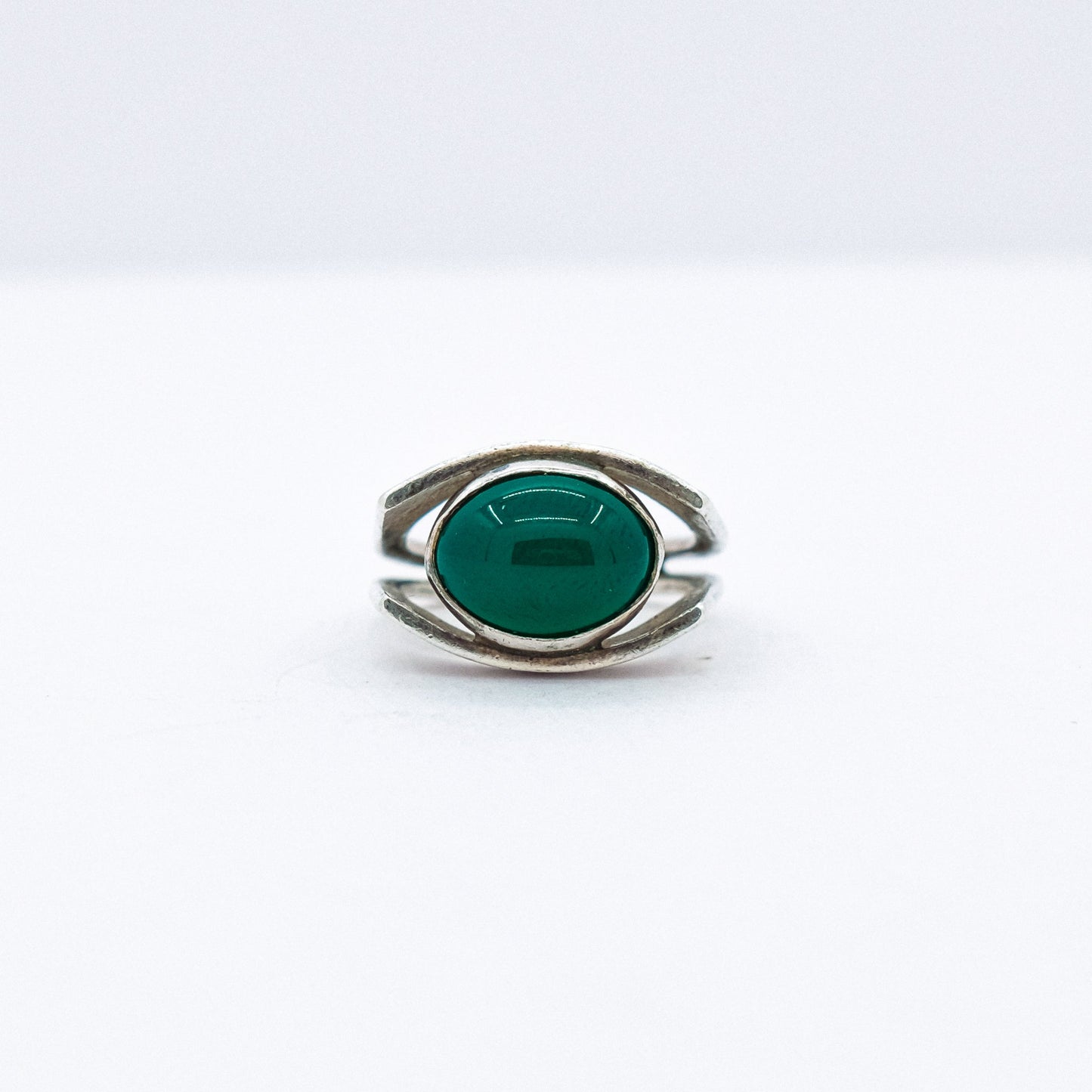 vintage jade modern ring P47.N61.