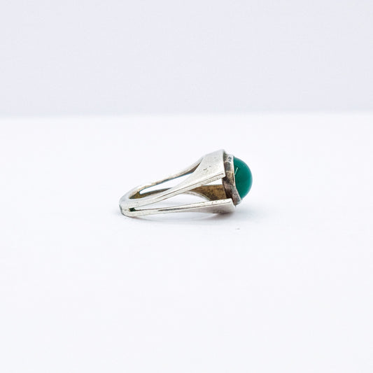 vintage jade modern ring P47.N61.