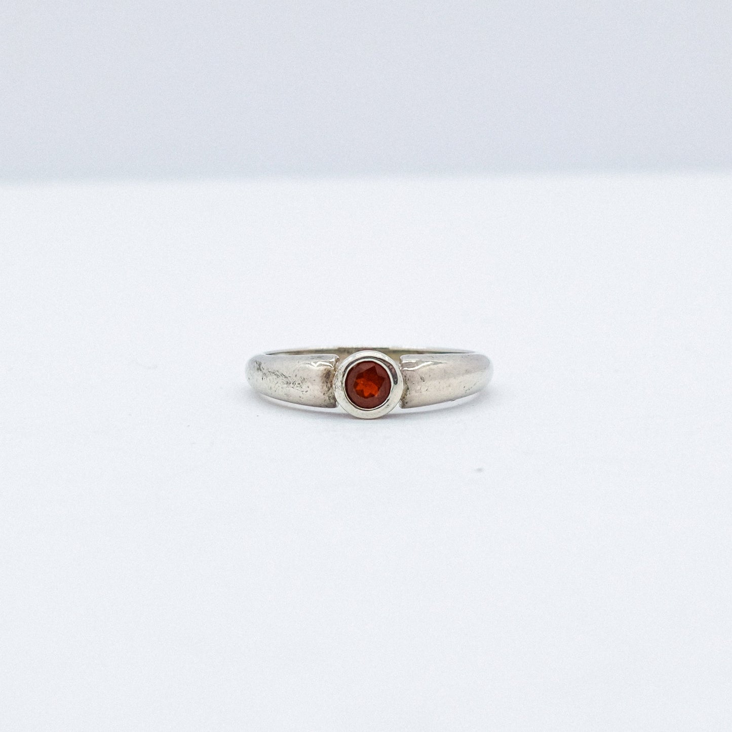 vintage minimalists garnet ring P47.N61.