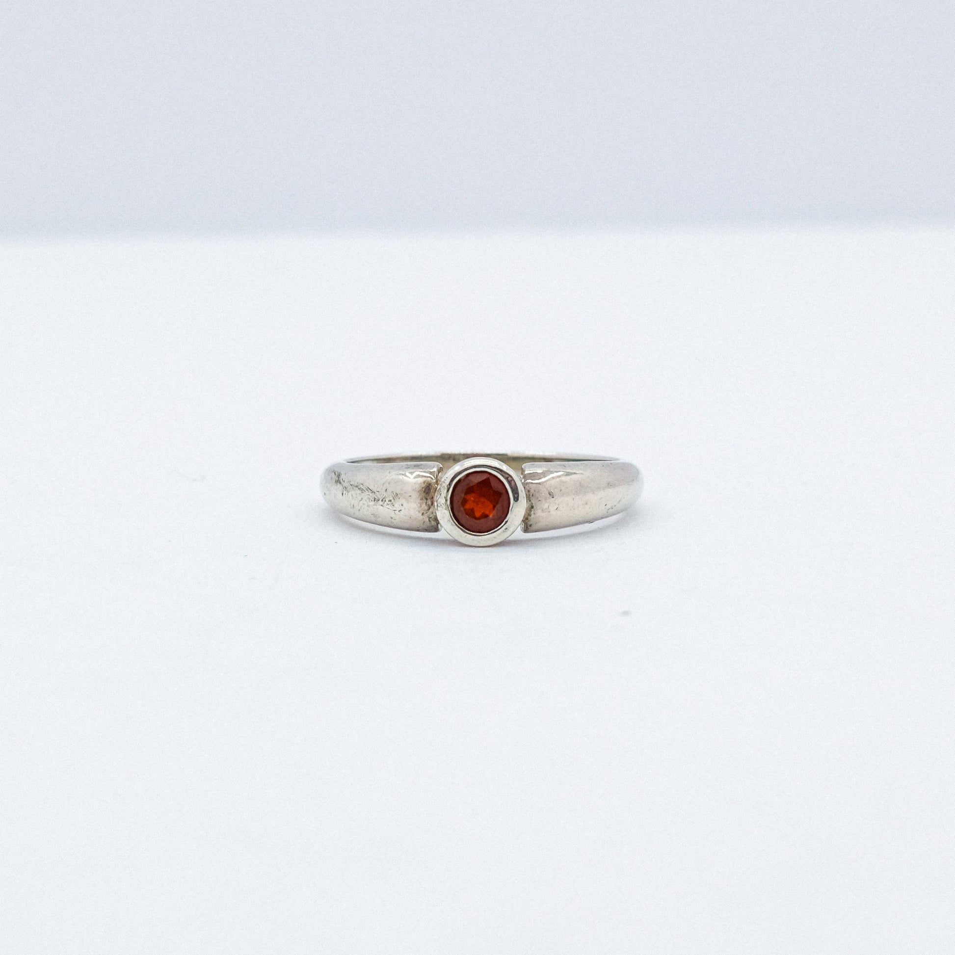 vintage minimalists garnet ring P47.N61.
