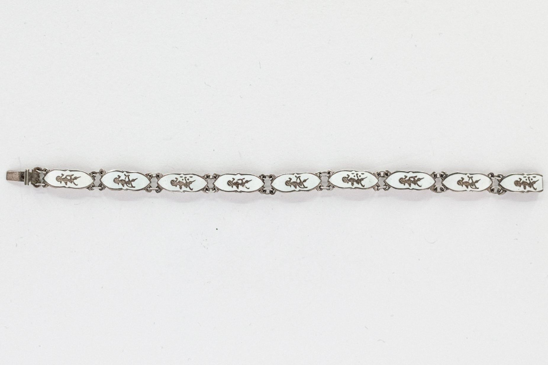 vintage 7 inch siam white enamel bracelet P47.N61.