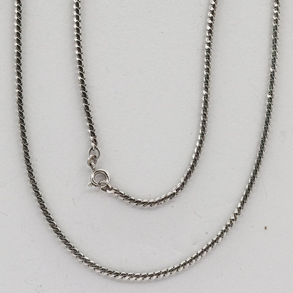 long 35 inch vintage sterling silver chain P47.N61.